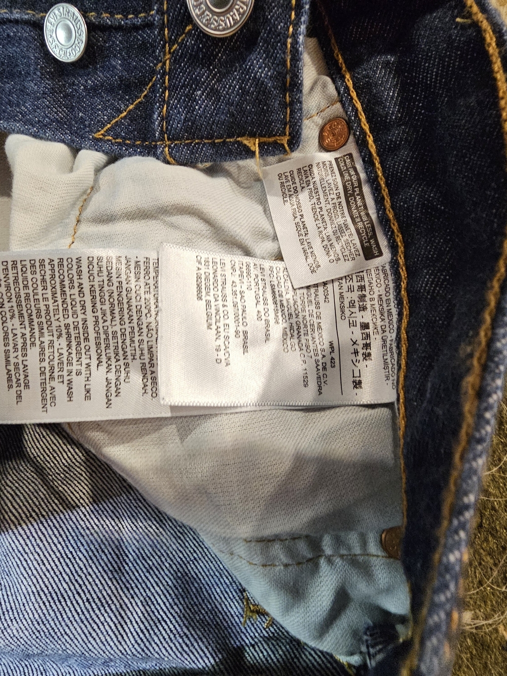 2 Pair Levis 44x36 Jeans - Picture 6 of 9